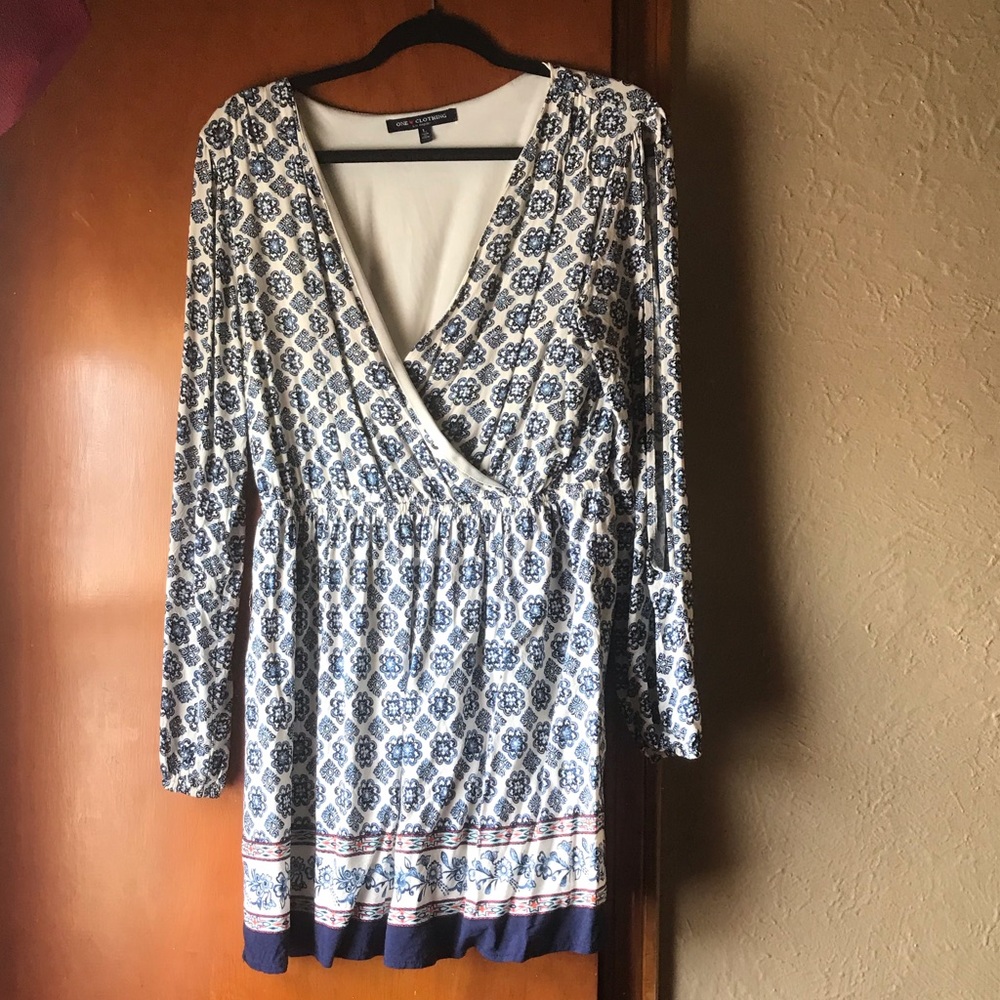 Adorable Printed Dress w/ Slits in the Sleeves